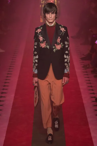 Look 37